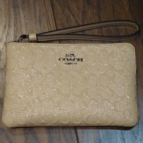 LAST CHANCE! MAKE AN OFFER!! COACH Wristlet, Beige - NEVER USED STILL IN BOX - Picture 1 of 3